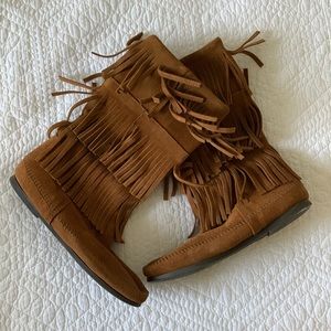 Minnetonka fringe boots